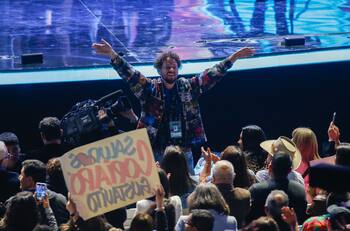 VIDEO | Festival de Viña 2023: Luisito Comunica se roba las miradas mientras canta los temas de Alejandro Fernández