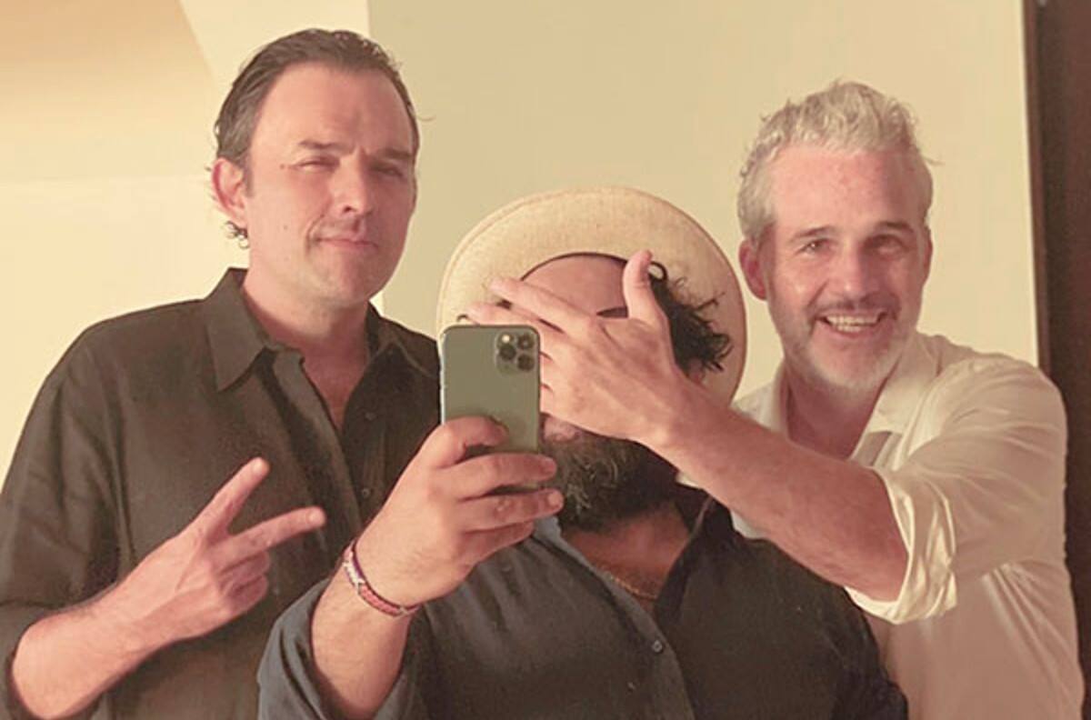Juan Pablo Medina reaparece sonriente, recuperado y usando bastón en boda de Marimar Vega