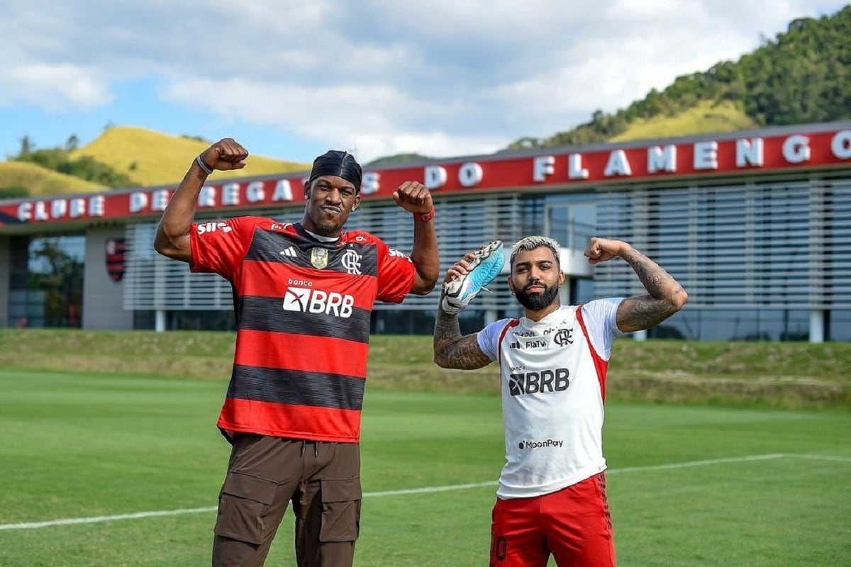 Jimmy Butler junto a Gabigol en el centro deportivo de Flamengo.