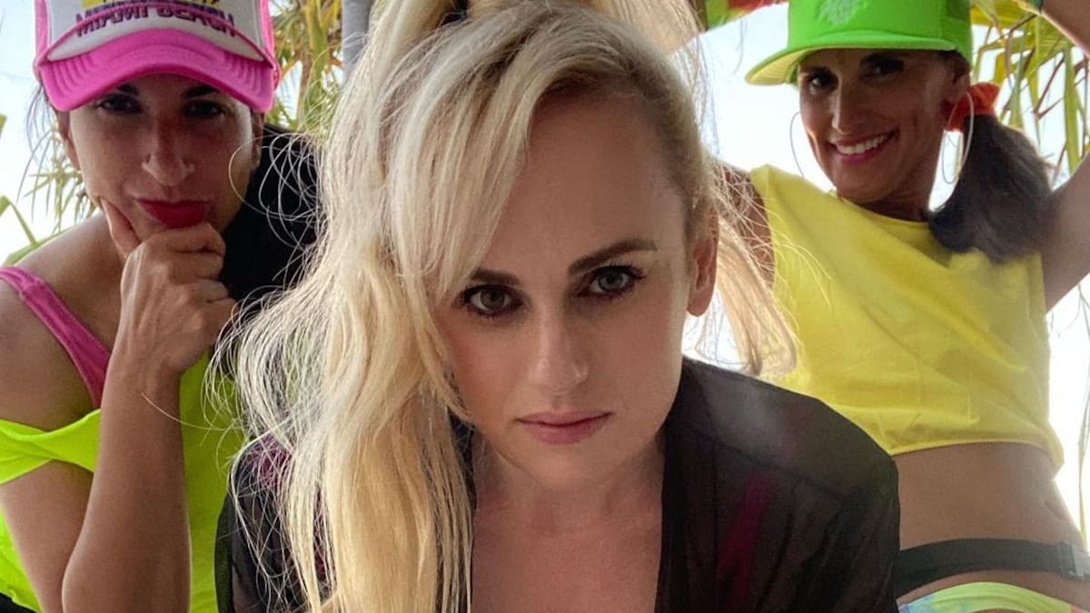Rebel Wilson rentó la isla de Marlon Brando para festejar su cumpleaños