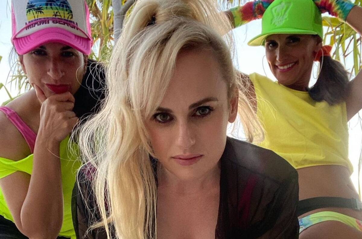 Rebel Wilson rentó la isla de Marlon Brando para festejar su cumpleaños