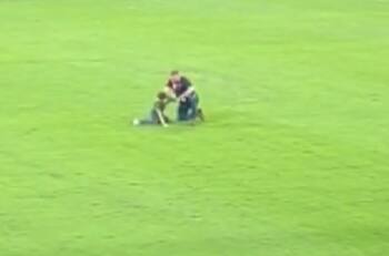 VIDEO | ¡Escándalo! Guardia de seguridad golpeó a niño en partido de Atlético y Real Sociedad