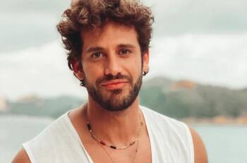 Lambda García explota contra quienes lo critican por cambiar de novios muy rápido