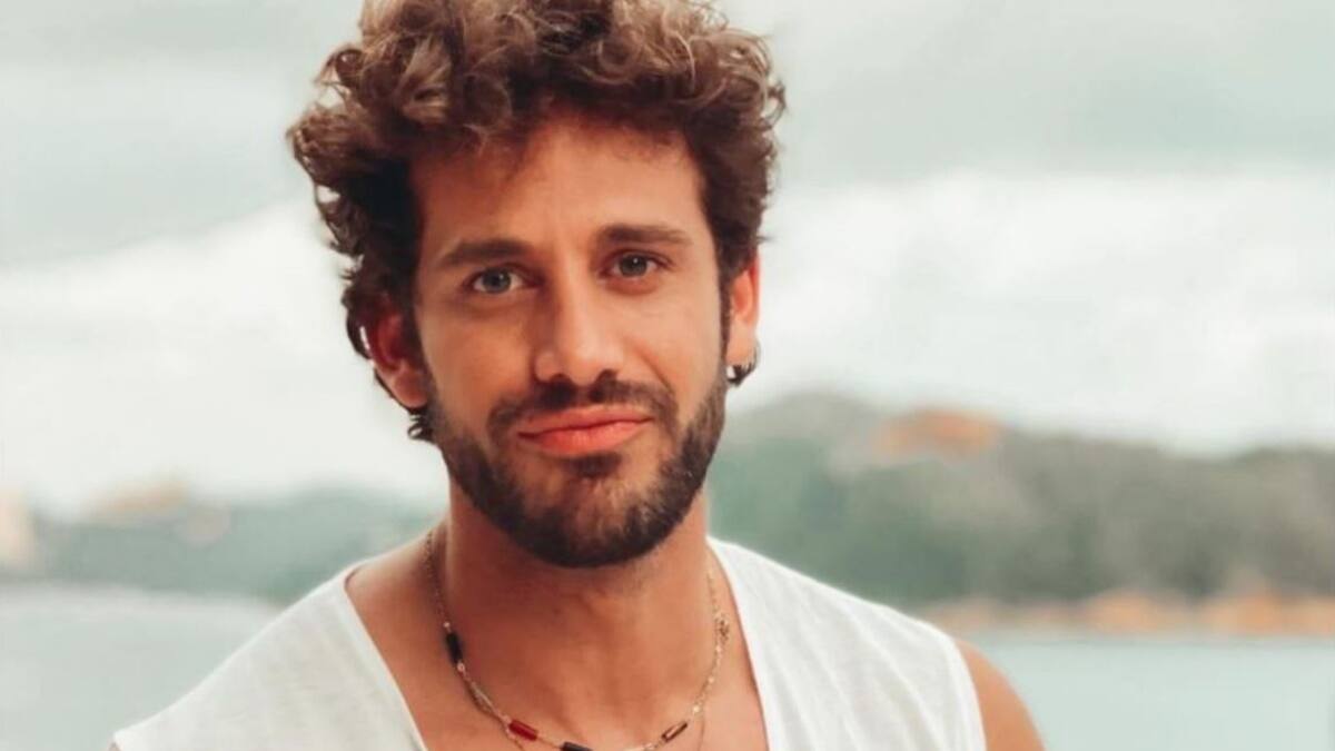 Lambda García explota contra quienes lo critican por cambiar de novios muy rápido