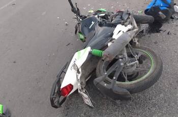 Terrible accidente en Cuernavaca: Motociclista perdió el control, se cayó y murió desangrado