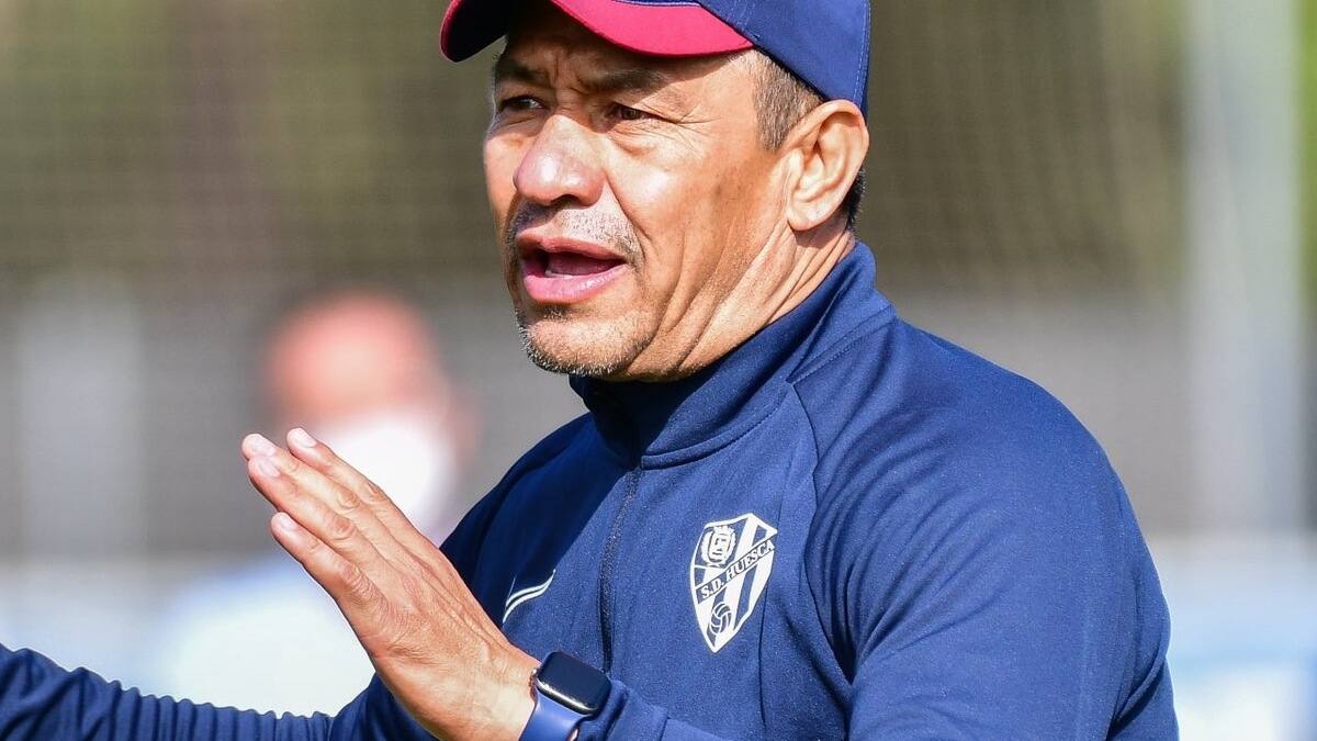 Ignacio Ambriz reveló que tiene en la mira a dos mexicanos para llevarse al Huesca
