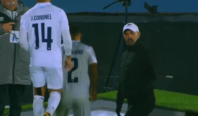 se enojó en el debut de Marcelo Bielsa en Uruguay.