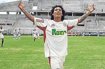 Era mejor que Messi y lo mandó a la banca, pero sus malas decisiones acabaron con su carrera