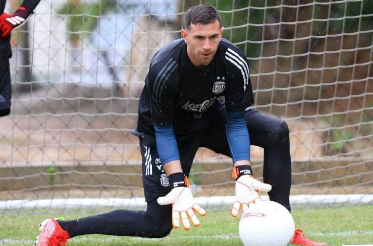 Argentina se desprende de dos futbolistas que incumplieron las normas sanitarias