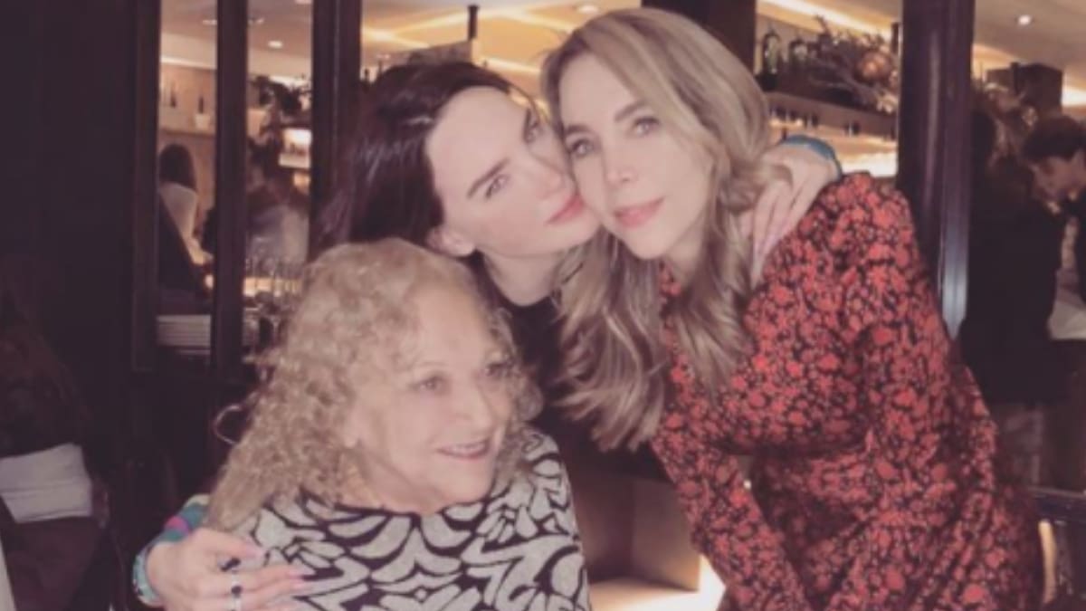 Belinda sacó la belleza de su abuelita: ¡Son idénticas!