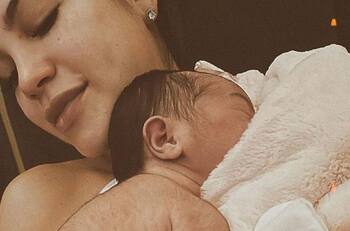 A Natti Natasha no le importan las noches de desvelo con tal de ver la sonrisa de su bebé