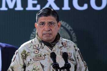 Luis Cresencio, secretario de Defensa, da positivo la prueba de COVID-19