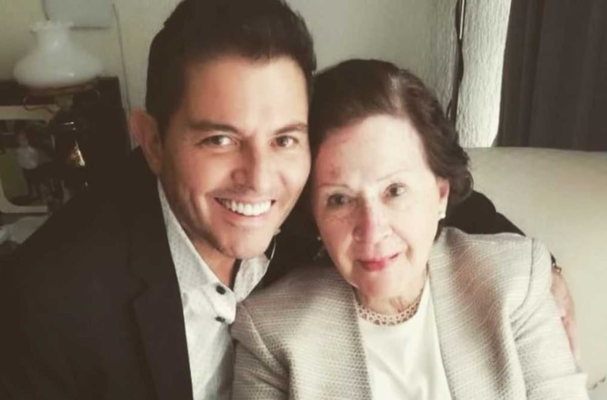 Ésta es la última voluntad que Ernesto Laguardia cumplirá a su madre recién fallecida