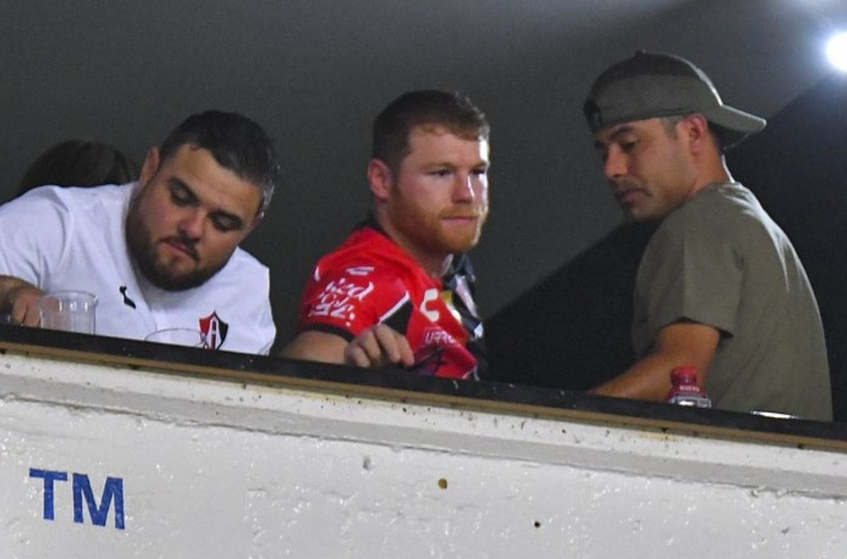 VIDEO | En un auto de lujo, con varios guardaespaldas, fue como llegó Saúl 'Canelo' Álvarez al Estadio Jalisco