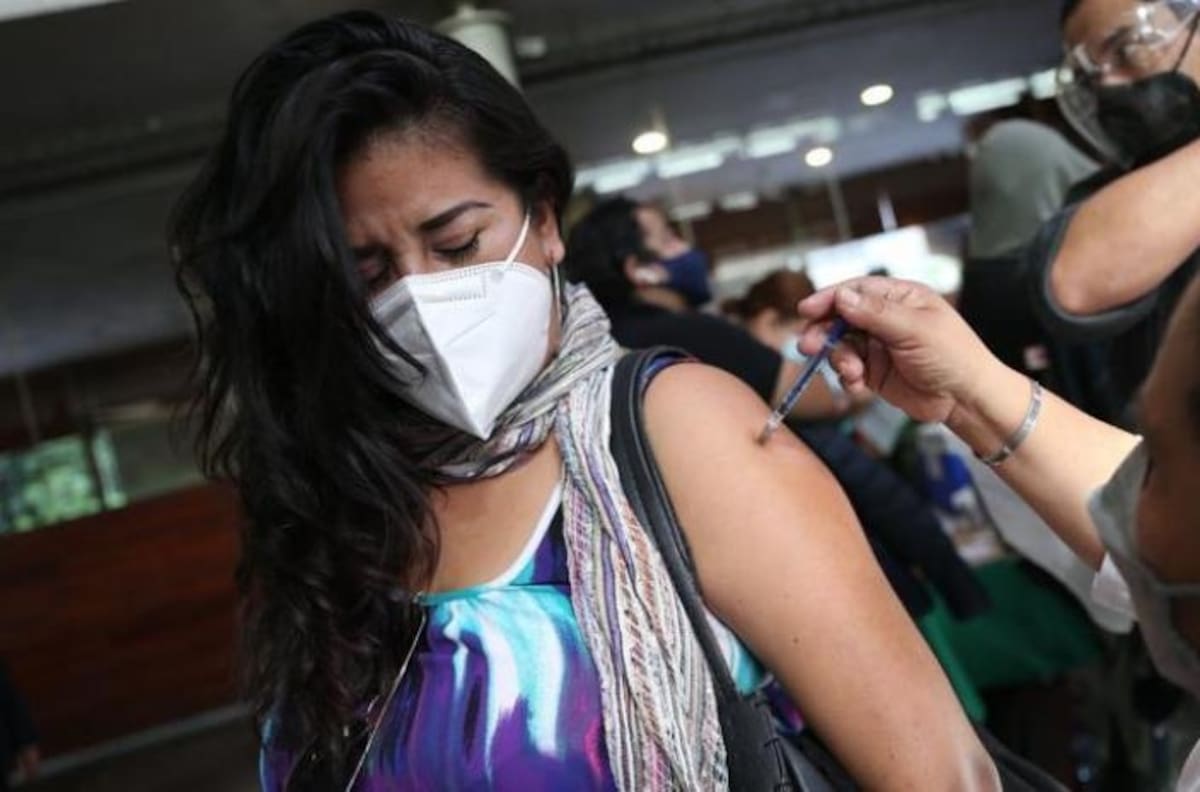 VIDEO: Mujeres reportan cambios hormonales en redes sociales