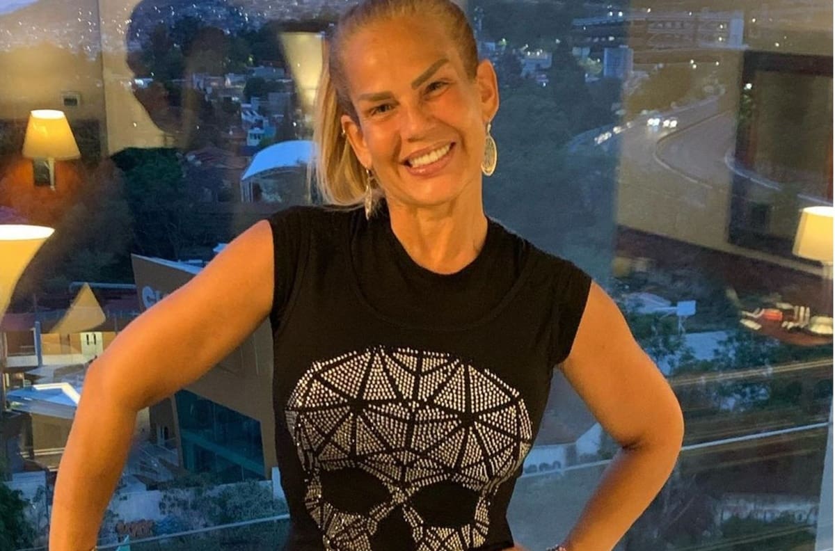 Niurka se desnuda en pleno programa en vivo a nivel nacional y se hace viral