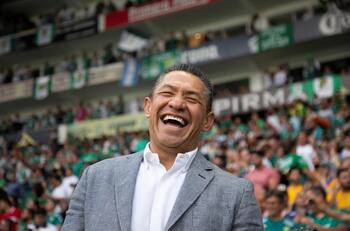 Nacho Ambríz fue presentado con Huesca