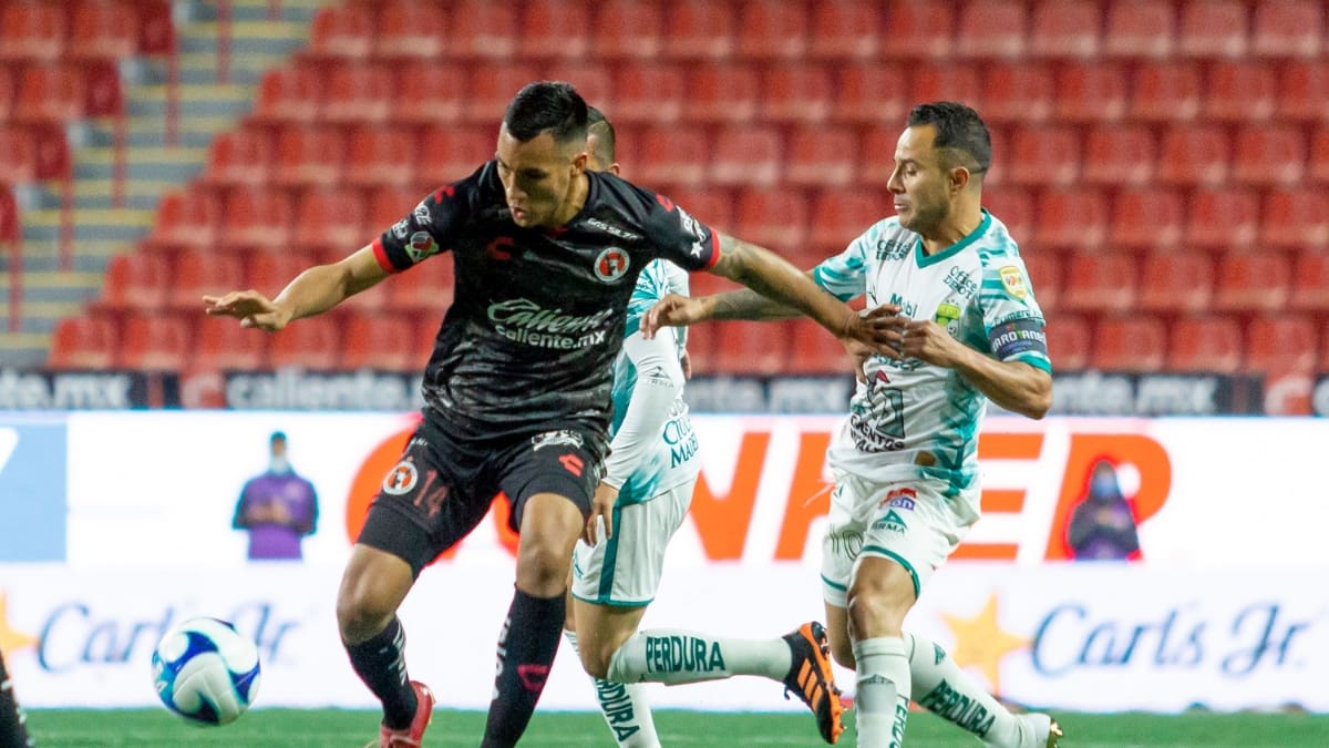 ¡Xolos superlíder! Tijuana le pegó 2-0 a León