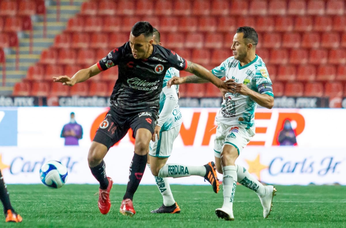¡Xolos superlíder! Tijuana le pegó 2-0 a León
