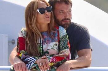 Ben y Jennifer pasean por la playa en compañía de Matt Damon