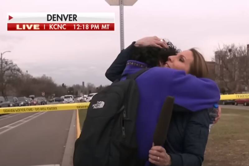 El emotivo reencuentro de una madre reportera con su hijo tras tiroteo. Créditos: Captura FOX News