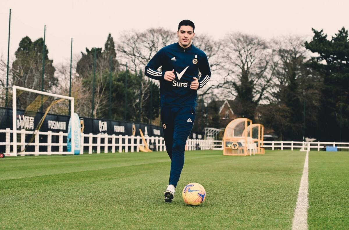 Raúl Jiménez podría salir de Wolves: Un gigante europeo busca al goleador