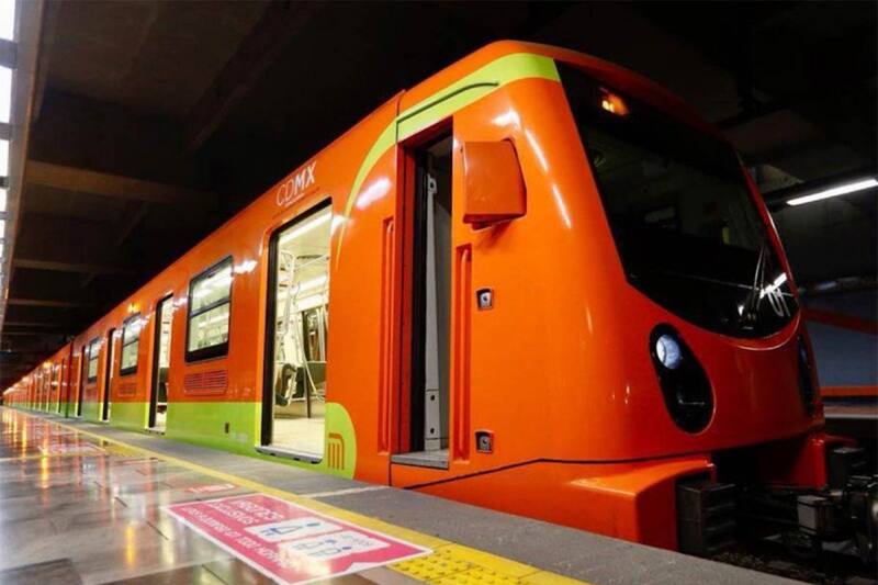 A través de Twitter el Sistema de Transporte Colectivo informó que realizaban maniobras de rescate debido a que una persona se lanzó al paso del metro.