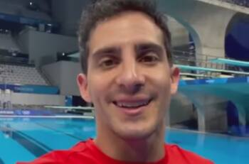 Rommel Pacheco hace comer chile habanero a clavadista británico