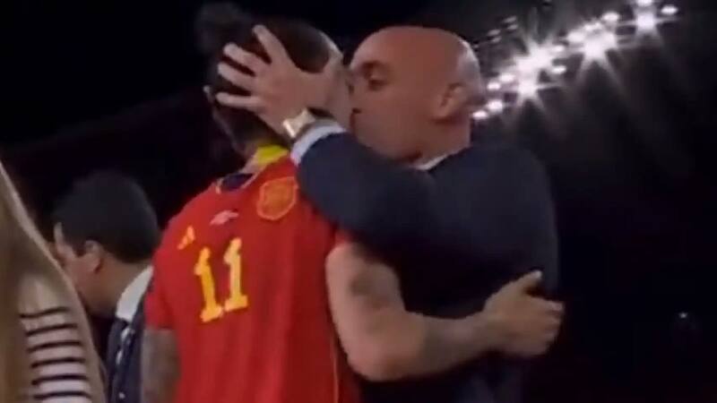 y su polémico beso a Jenni Hermoso.