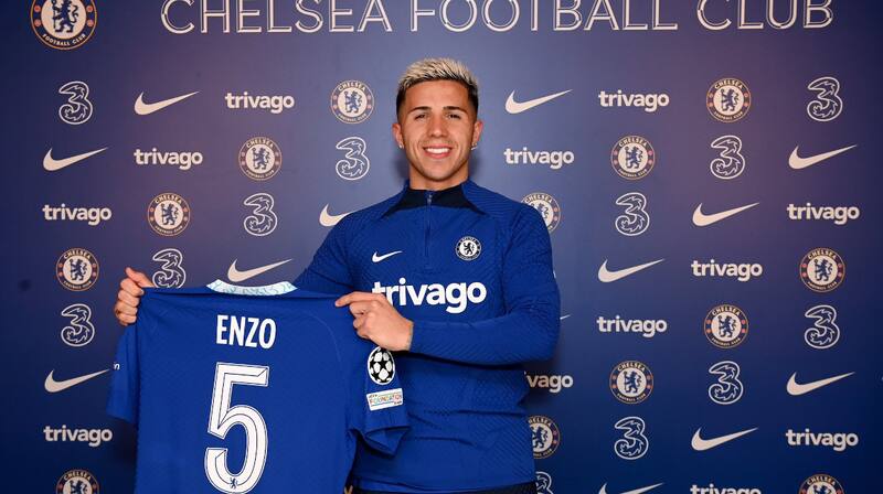 Enzo Fernández fue presentado con el número 5 en el Chelsea