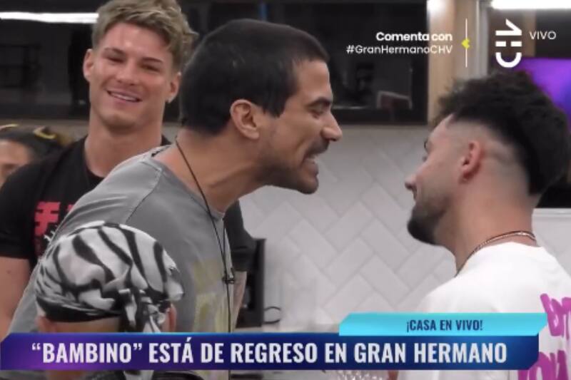 Sebastián Ramírez tuvo un intenso cruce con Bambino a minutos de su reingreso.