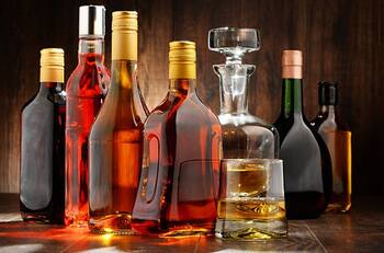 ¿Cómo identificar una botella de alcohol adulterado en estas fiestas patrias?