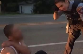 VIDEO | Hombre fue detenido por tener el corazón roto, la policía pensó que estaba "borracho"