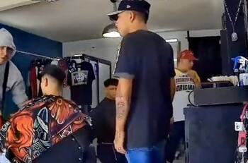 Video: Delincuentes asaltan con violencia a empleados y clientes de barbería en Tultepec