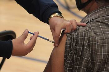 ¿Te tienes que registrar de nuevo para el refuerzo de la vacuna Covid-19? Aquí te decimos