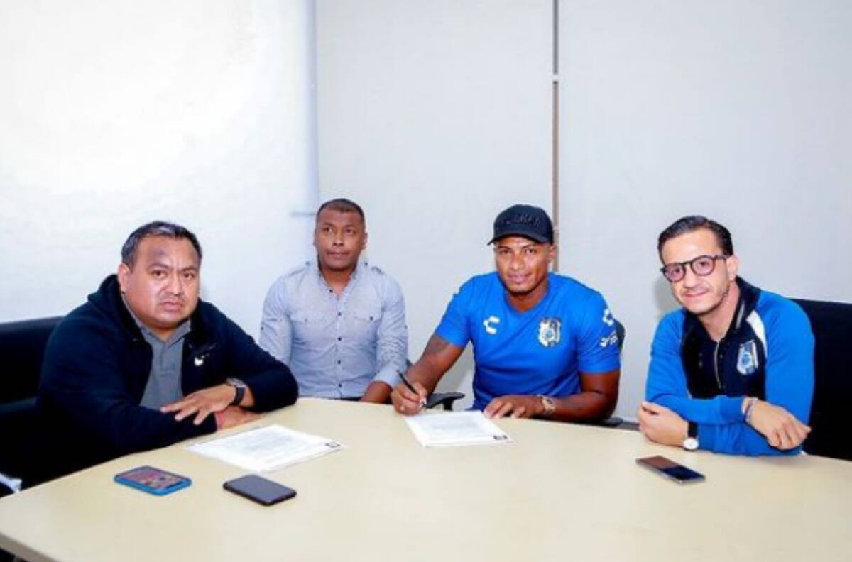 Querétaro buscará extender el contrato de Antonio Valencia