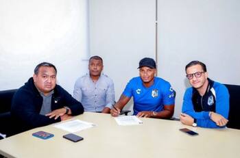 Querétaro buscará extender el contrato de Antonio Valencia