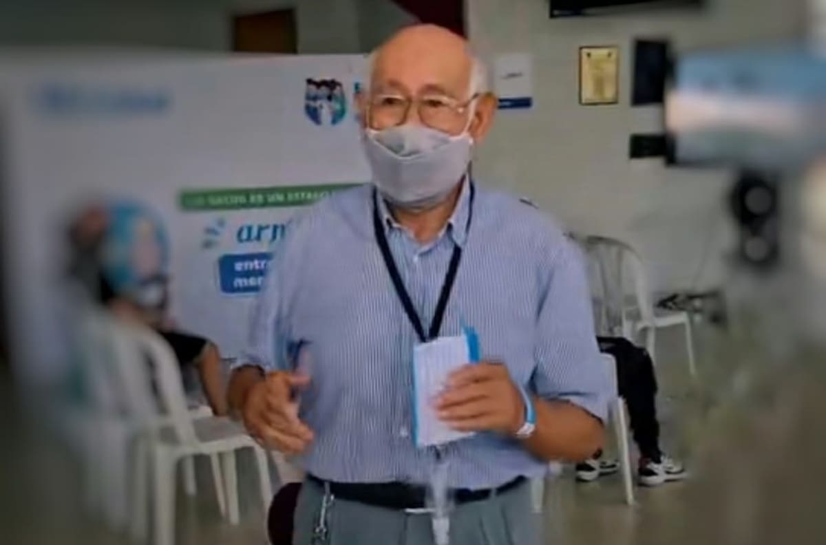 (VIDEO) Viral: El baile de abuelito recién vacunado por COVID-19