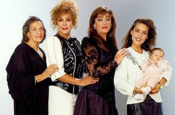 "¡A mi abuela le tenía terror!": Stephanie Salas relató cómo dio la noticia de su embarazo a Silvia Pinal