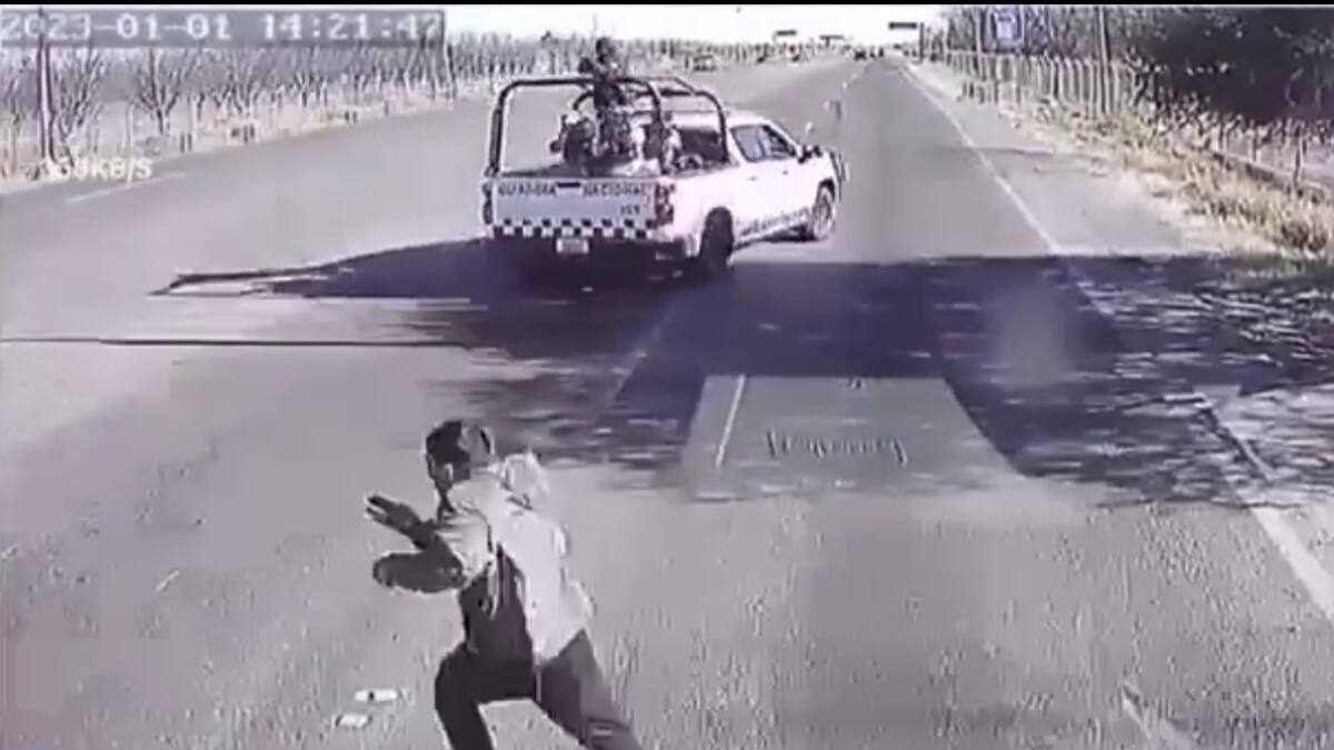 Momento exacto en el que la Guardia Nacional dispara en contra de jóvenes en Chihuahua | VIDEO