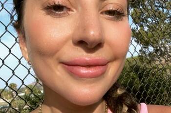 Lady Gaga da clase magistral de cómo preparar una pizza al más puro estilo italiano