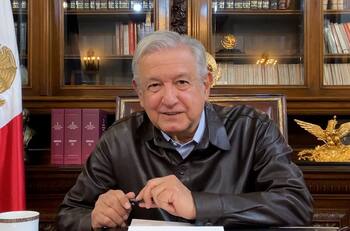 AMLO recomienda usar remedios caseros y VapoRub para tratar covid-19: “con eso sales”