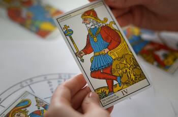 Tarot para este lunes 9 de Octubre: Las cartas están sobre la mesa