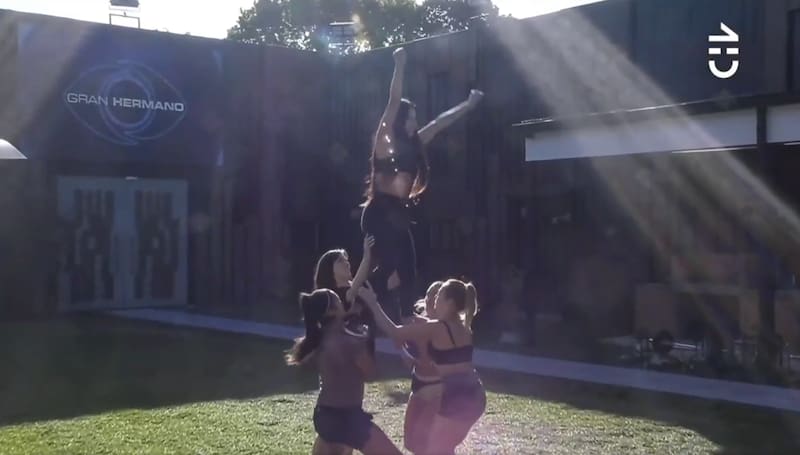 Scarlette Gálvez antes de protagonizar una caída. Foto: CHV.