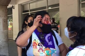 Activista fue golpeada por simpatizantes de Salgado Macedonio en marcha contra su candidatura