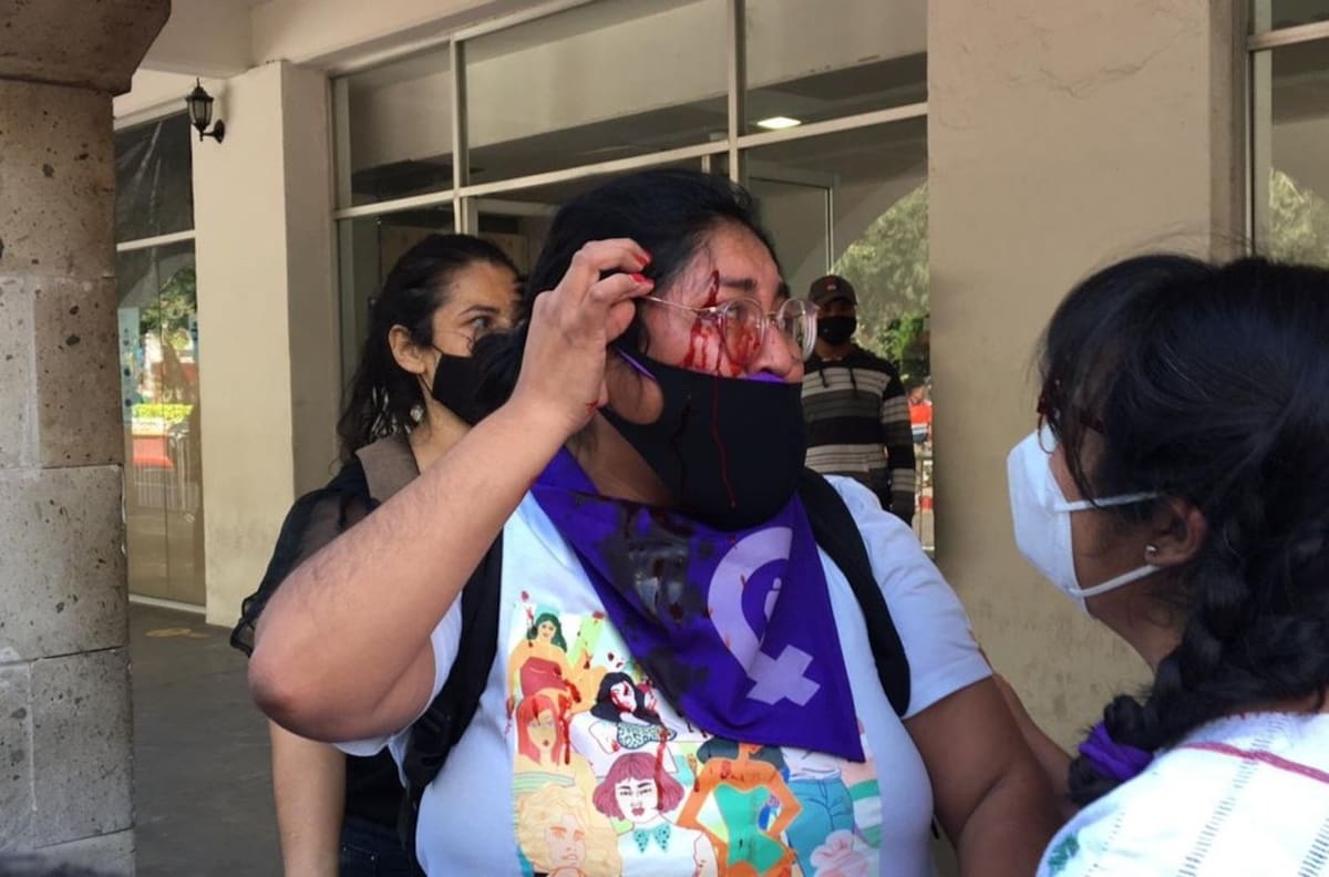 Activista fue golpeada por simpatizantes de Salgado Macedonio en marcha contra su candidatura