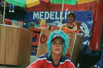 Karol G comparte atrevida foto con sus millones de seguidores