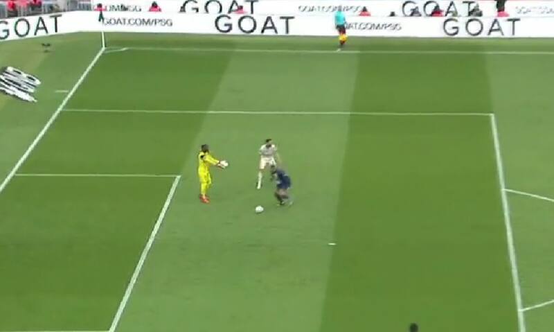 El grosero error que aprovechó Mbappé.