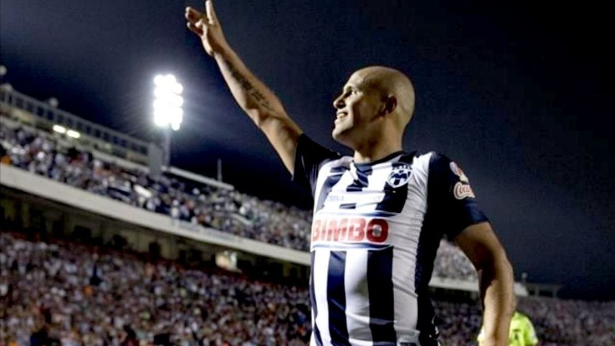 ¿Chupete Suazo vuelve al futbol chileno?