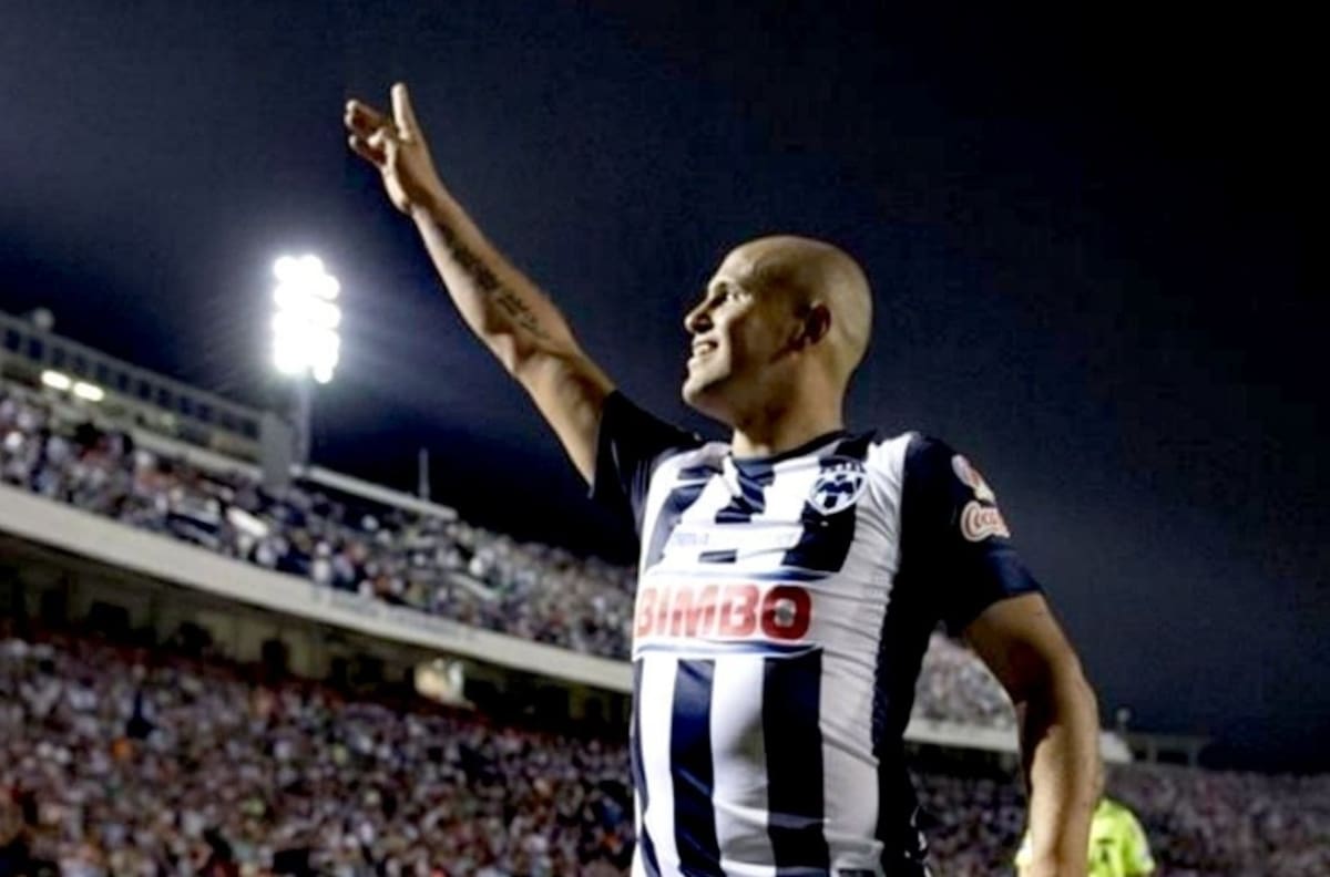 ¿Chupete Suazo vuelve al futbol chileno?